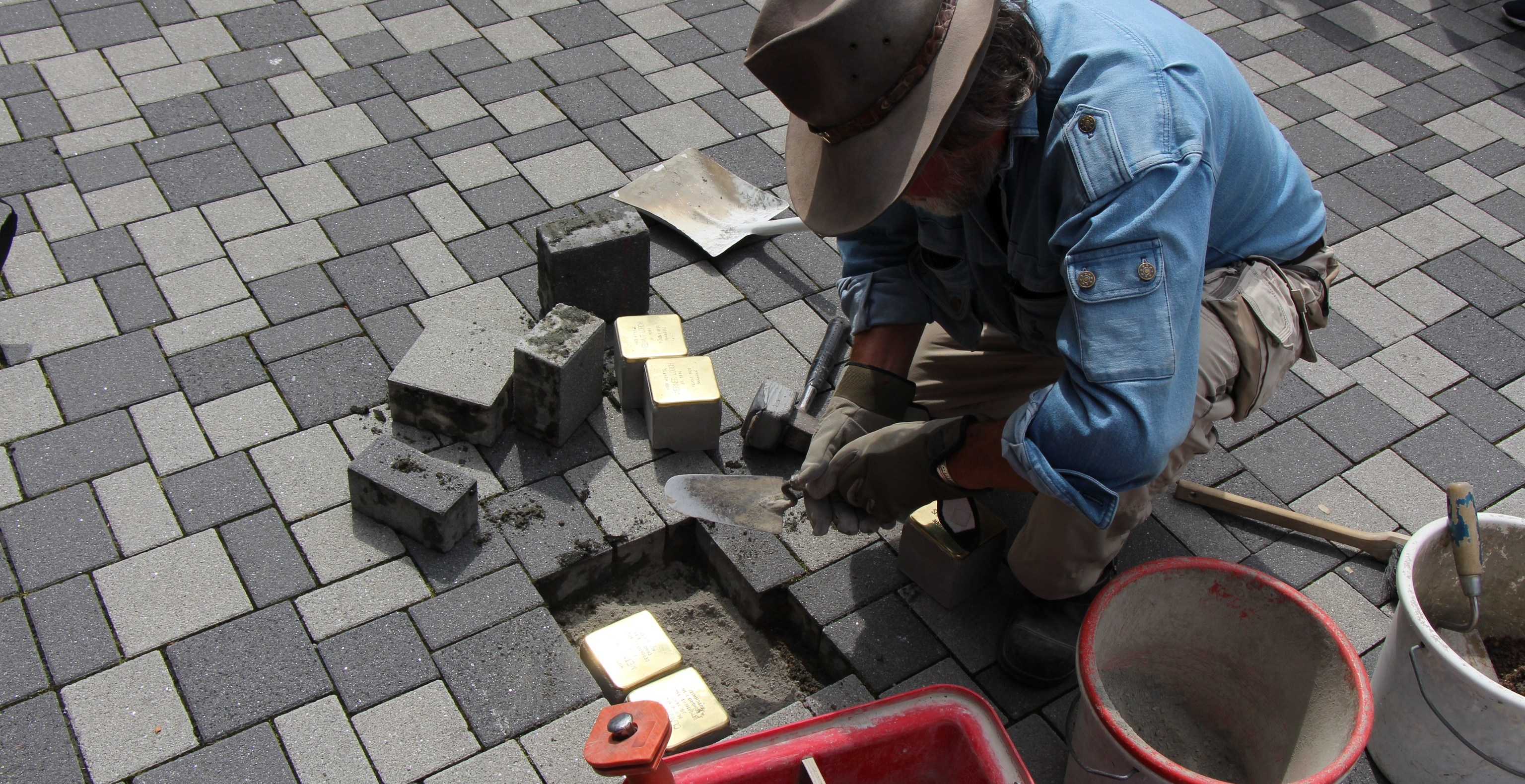 Verlegung Der Ersten 20 Stolpersteine – Stolpersteine Bad Lippspringe