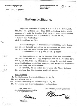 Anklage des Kriegsgerichts wegen Wehrdienstverweigerung gegen Wolfgang. Jehovas Zeugen, Archiv Zentraleuropa